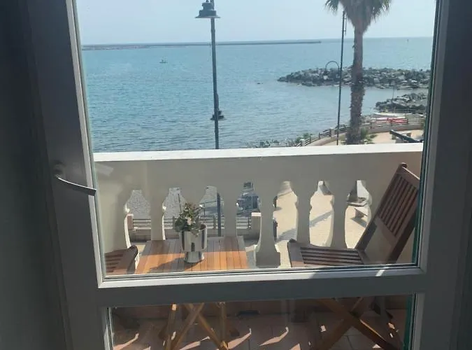 Loft 53 Waterfront Of Pegli Lägenhet